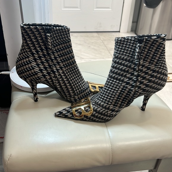 Balenciaga multi colored booties with huge BB in gold in front - Picture 3 of 8